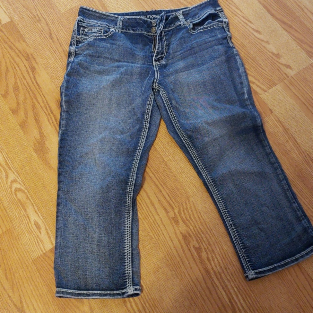 Maurice's Capri's